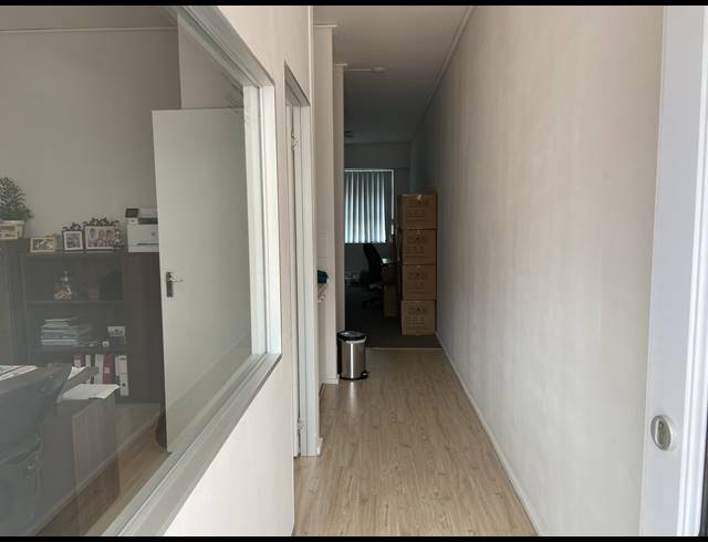 50M² OFFICE TO LET IN WESTLAKE